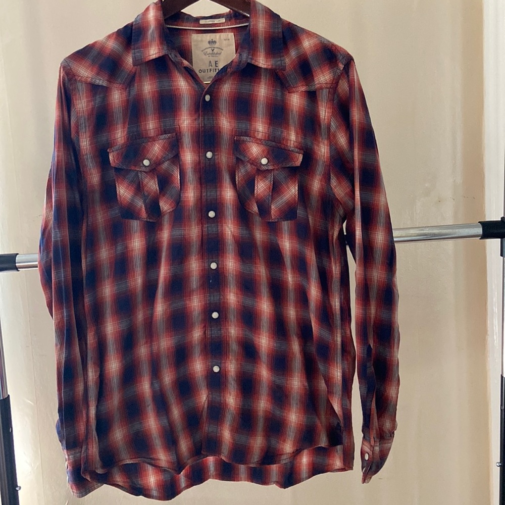 AE western style button up: snap buttons